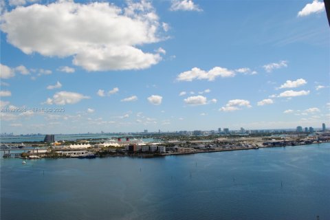 Condo in Miami, Florida, 2 bedrooms  № 1988436 - photo 12