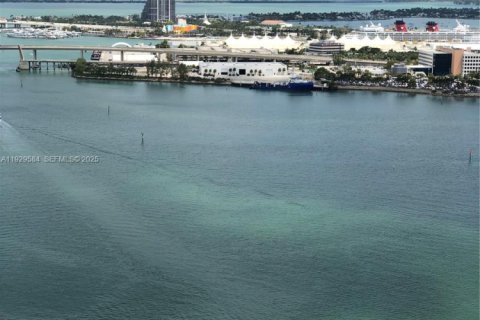 Condo in Miami, Florida, 2 bedrooms  № 1988436 - photo 6