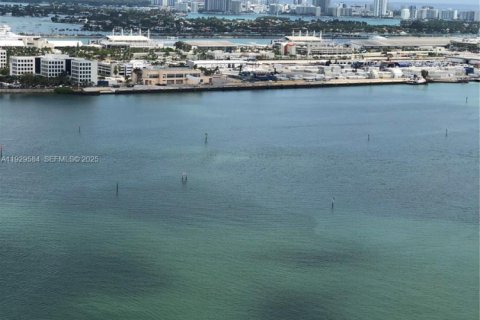 Condo in Miami, Florida, 2 bedrooms  № 1988436 - photo 7