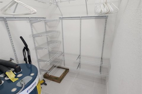 Condo in Oakland Park, Florida, 1 bedroom  № 913712 - photo 1