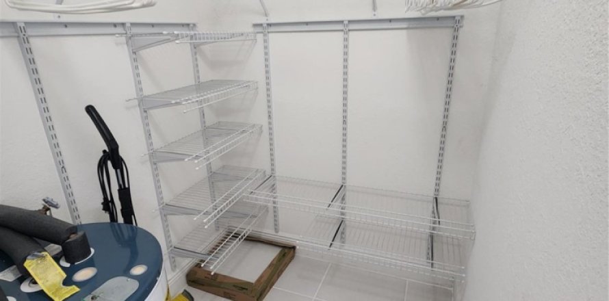Condo in Oakland Park, Florida, 1 bedroom  № 913712