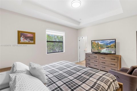 House in Hialeah, Florida 3 bedrooms, 137.77 sq.m. № 2024441 - photo 16