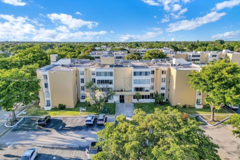 Copropriété à louer à Miami, Floride: 3 chambres, 157.93 m2 № 2064348 - photo 2