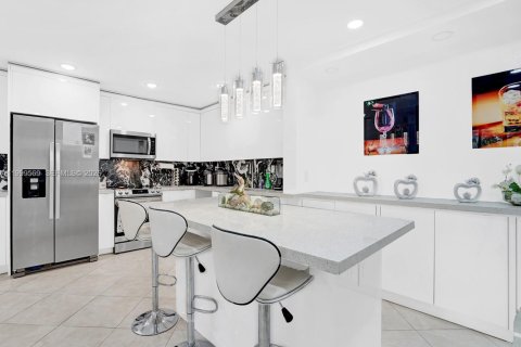 Copropriété à louer à Miami, Floride: 3 chambres, 157.93 m2 № 2064348 - photo 9