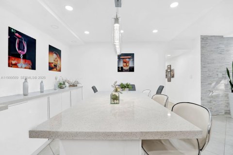 Copropriété à louer à Miami, Floride: 3 chambres, 157.93 m2 № 2064348 - photo 10