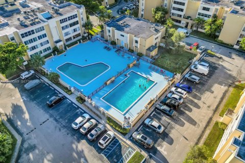 Copropriété à louer à Miami, Floride: 3 chambres, 157.93 m2 № 2064348 - photo 5