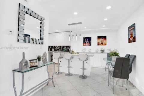 Copropriété à louer à Miami, Floride: 3 chambres, 157.93 m2 № 2064348 - photo 8