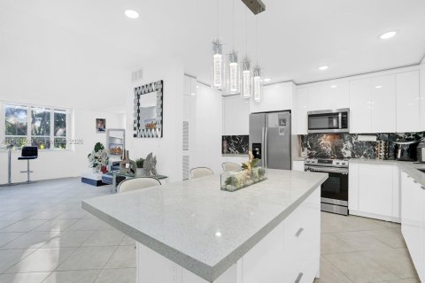 Copropriété à louer à Miami, Floride: 3 chambres, 157.93 m2 № 2064348 - photo 12