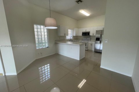 Touwnhouse à louer à Weston, Floride: 2 chambres, 110.46 m2 № 2043797 - photo 9