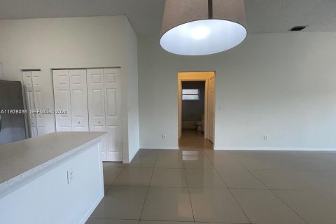 Touwnhouse à louer à Weston, Floride: 2 chambres, 110.46 m2 № 2043797 - photo 11