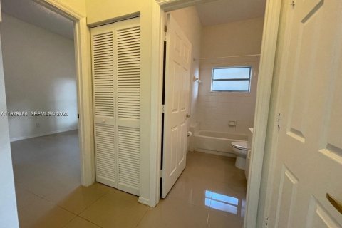 Touwnhouse à louer à Weston, Floride: 2 chambres, 110.46 m2 № 2043797 - photo 16