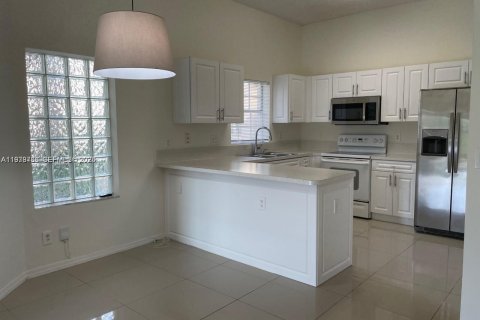 Touwnhouse à louer à Weston, Floride: 2 chambres, 110.46 m2 № 2043797 - photo 8