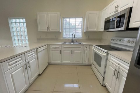 Touwnhouse à louer à Weston, Floride: 2 chambres, 110.46 m2 № 2043797 - photo 15