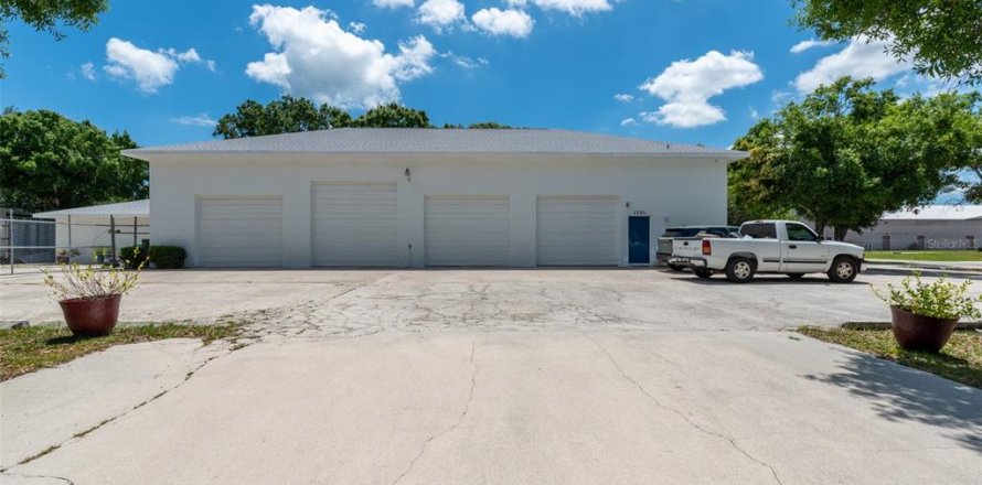 Propiedad comercial en Saint Lucie, Florida 605.72 m2 № 1724916