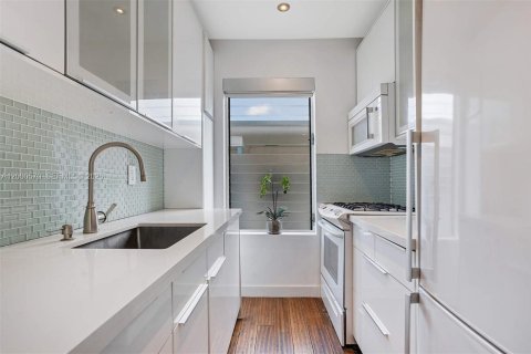 Copropriété à louer à Miami Beach, Floride: 35.3 m2 № 2065080 - photo 9