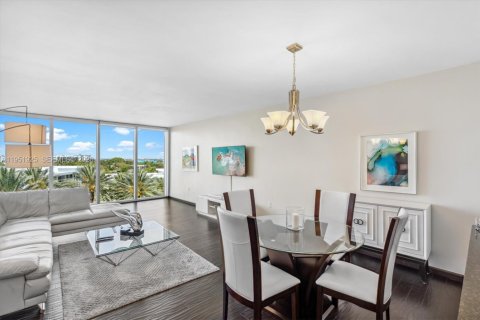 Condominio en alquiler en Bal Harbour, Florida, 1 dormitorio, 83.24 m2 № 2054579 - foto 5