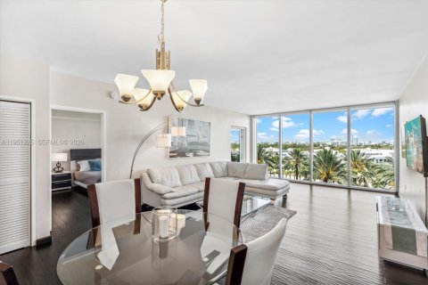 Condominio en alquiler en Bal Harbour, Florida, 1 dormitorio, 83.24 m2 № 2054579 - foto 3
