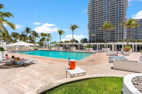 Condominio en alquiler en Bal Harbour, Florida, 1 dormitorio, 83.24 m2 № 2054579 - foto 24