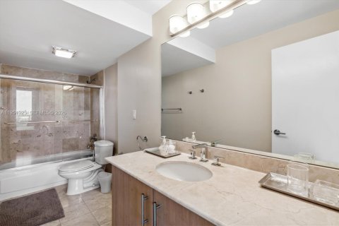 Condominio en alquiler en Bal Harbour, Florida, 1 dormitorio, 83.24 m2 № 2054579 - foto 17