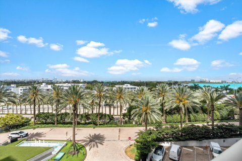 Condominio en alquiler en Bal Harbour, Florida, 1 dormitorio, 83.24 m2 № 2054579 - foto 22