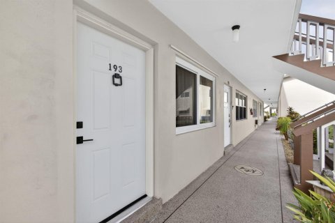 Copropriété à vendre à West Palm Beach, Floride: 2 chambres, 75.62 m2 № 2247292 - photo 8