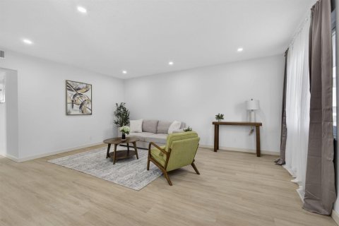 Copropriété à vendre à West Palm Beach, Floride: 2 chambres, 75.62 m2 № 2247292 - photo 11