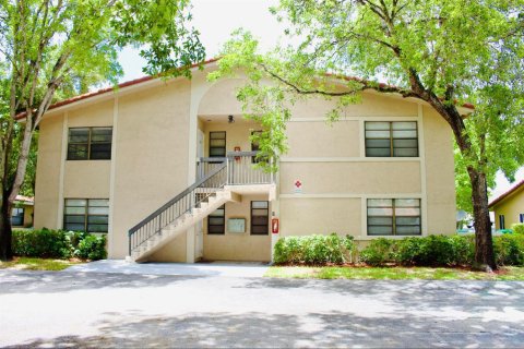 Townhouse in Coral Springs, Florida 3 bedrooms, 101.26 sq.m. № 2086385