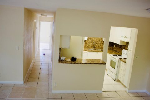 Townhouse in Coral Springs, Florida 3 bedrooms, 101.26 sq.m. № 2086385 - photo 12