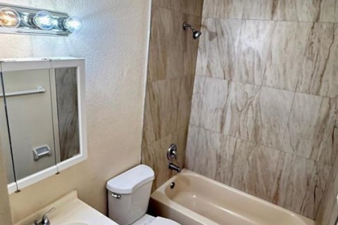 Townhouse in Coral Springs, Florida 3 bedrooms, 101.26 sq.m. № 2086385 - photo 6