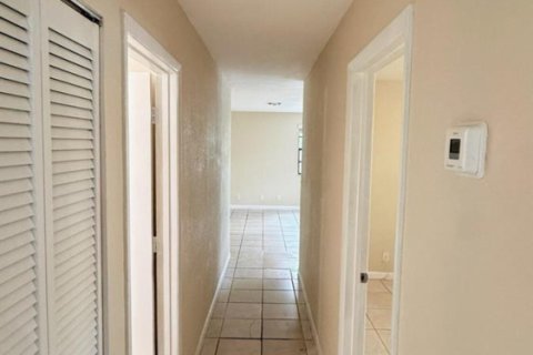 Townhouse in Coral Springs, Florida 3 bedrooms, 101.26 sq.m. № 2086385 - photo 3