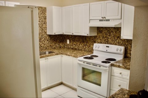 Townhouse in Coral Springs, Florida 3 bedrooms, 101.26 sq.m. № 2086385 - photo 13