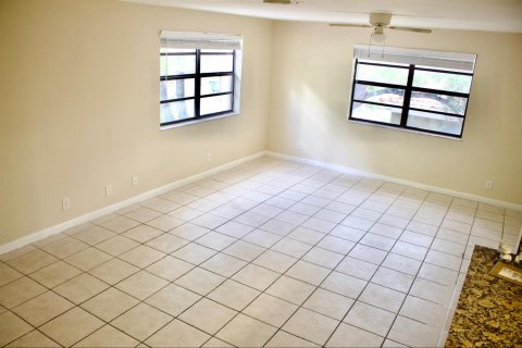 Townhouse in Coral Springs, Florida 3 bedrooms, 101.26 sq.m. № 2086385 - photo 16