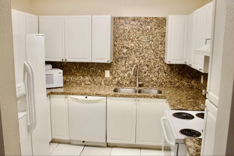 Townhouse in Coral Springs, Florida 3 bedrooms, 101.26 sq.m. № 2086385 - photo 15