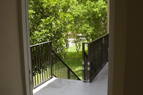 Townhouse in Coral Springs, Florida 3 bedrooms, 101.26 sq.m. № 2086385 - photo 4