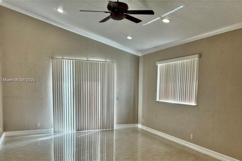 House in Weston, Florida 3 bedrooms, 192.49 sq.m. № 1933376 - photo 12
