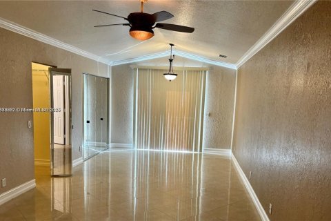 House in Weston, Florida 3 bedrooms, 192.49 sq.m. № 1933376 - photo 8