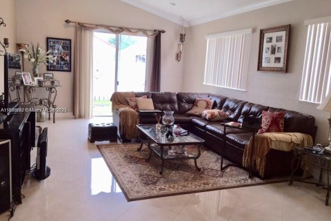 House in Weston, Florida 3 bedrooms, 192.49 sq.m. № 1933376 - photo 2