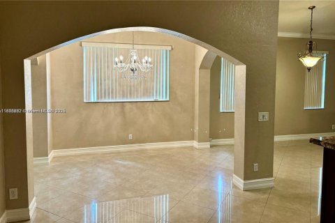 House in Weston, Florida 3 bedrooms, 192.49 sq.m. № 1933376 - photo 16