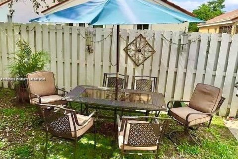 House in Weston, Florida 3 bedrooms, 192.49 sq.m. № 1933376 - photo 9