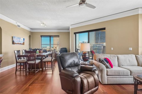 Condominio en venta en Tampa, Florida, 2 dormitorios, 147.99 m2 № 2431775 - foto 4