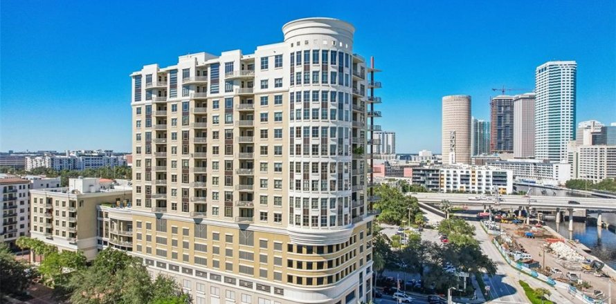 Condominio en Tampa, Florida, 2 dormitorios  № 2431775
