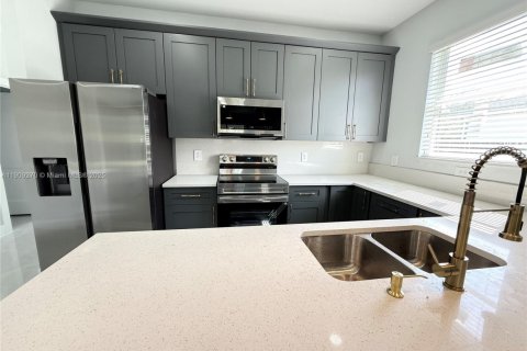 Casa en venta en Lehigh Acres, Florida, 3 dormitorios № 1965540 - foto 8