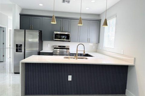 Casa en venta en Lehigh Acres, Florida, 3 dormitorios № 1965540 - foto 7