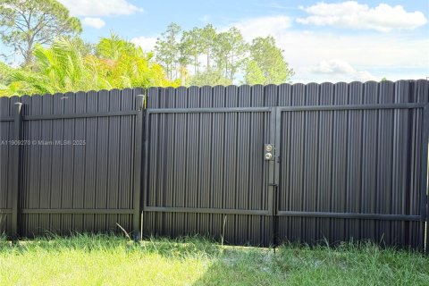 Casa en venta en Lehigh Acres, Florida, 3 dormitorios № 1965540 - foto 21