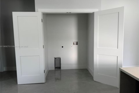 Casa en venta en Lehigh Acres, Florida, 3 dormitorios № 1965540 - foto 10