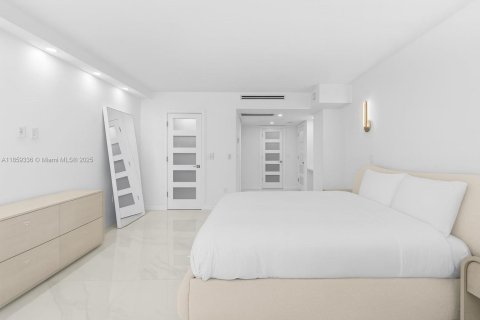 Снять в аренду кондоминиум в Бэл-Харбор, Флорида 2 спальни, 128.95м2, № 1888073 - фото 10
