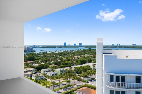 Снять в аренду кондоминиум в Бэл-Харбор, Флорида 2 спальни, 128.95м2, № 1888073 - фото 22