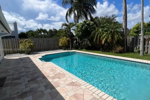 House in Cutler Bay, Florida 3 bedrooms, 157 sq.m. № 1994343 - photo 13