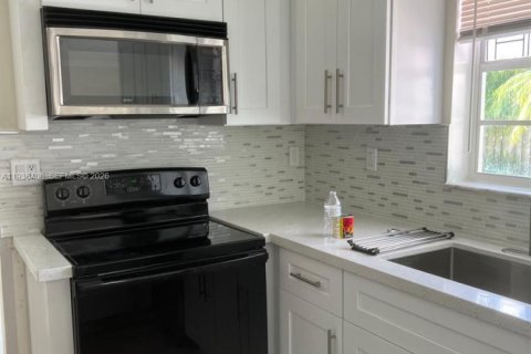 House in Cutler Bay, Florida 3 bedrooms, 157 sq.m. № 1994343 - photo 18