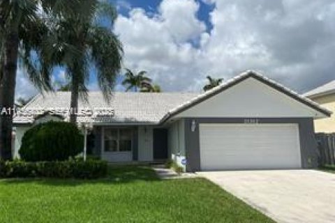 House in Cutler Bay, Florida 3 bedrooms, 157 sq.m. № 1994343